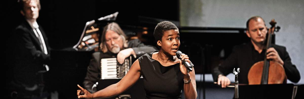 Édith Piaf - Petite Grande Dame